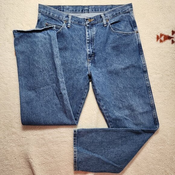 Wrangler 36x30 Medium Wash Regular Fit Straight Leg Denim Blue Jeans Western - Picture 1 of 7